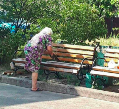 Псування лавки у Києві: пенсіонерку покарають, а бешкетник вигадав новий спосіб не давати сусідам спати