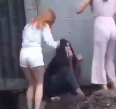 'Ого, ні х** собі!': на Київщині дівчата-підлітки 'провчили' свою найкращу подругу кулаками