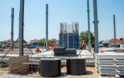 В Україні будують перший багатоквартирний сталевий будинок: у Маріуполі вже зводять 1-й поверх