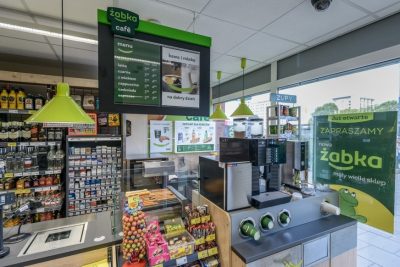 Била ногами та руками: у Польщі місцева жорстоко відгамселила українку-продавщицю