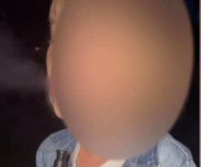 'Вау, пальчик подставь': харьковчанка похвасталась навыками 7-летней племянницы курить кальян