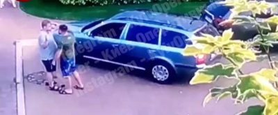 "Пистолет к голове": в Киеве водитель угрожал соседу оружием из-за места для парковки