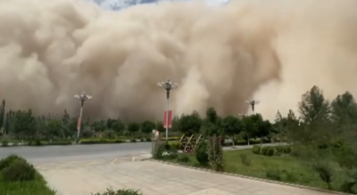 Китай в хаосе: регион накрыла мощная песчаная буря