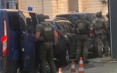 Битва за Чауса: НАБУ показало відео погоні за суддею, а СБУ заявила, що служителя Феміди у них немає Битва за Чауса: НАБУ показало відео погоні за суддею, а СБУ заявила, що служителя Феміди у них немає