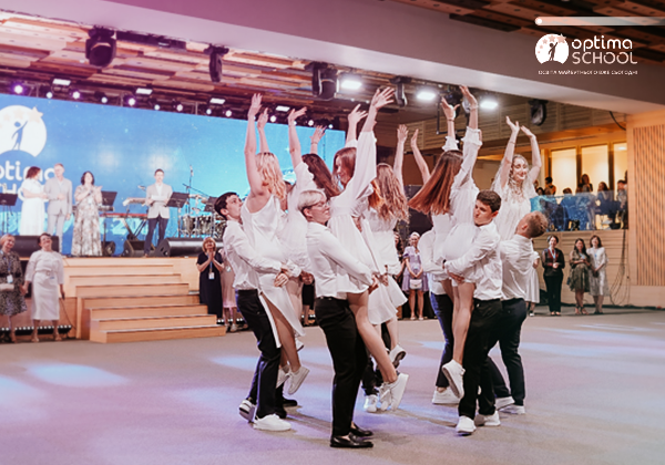 В Маріїнському парку відбувся найбільший випускний України (фото)