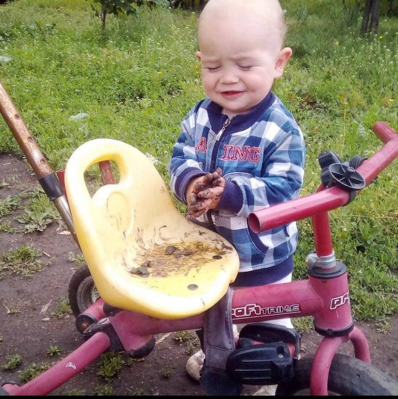 В Днепре умер 2-летний мальчик, которого зверски изрезал ножом отчим