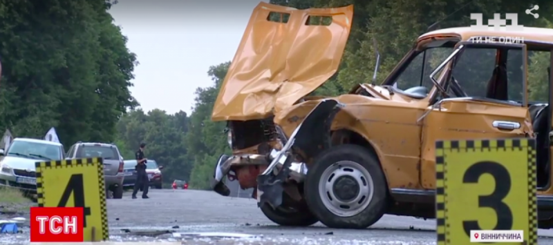 Смертельна ДТП на Вінничині: вагітна на BMW влетіла в людей на зупинці