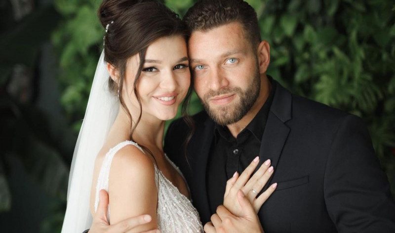 Юля "Зайка" из Холостяка вышла замуж за ведущего 1+1