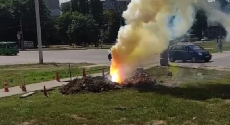 В Харькове из-под земли вырвался огненный столб
