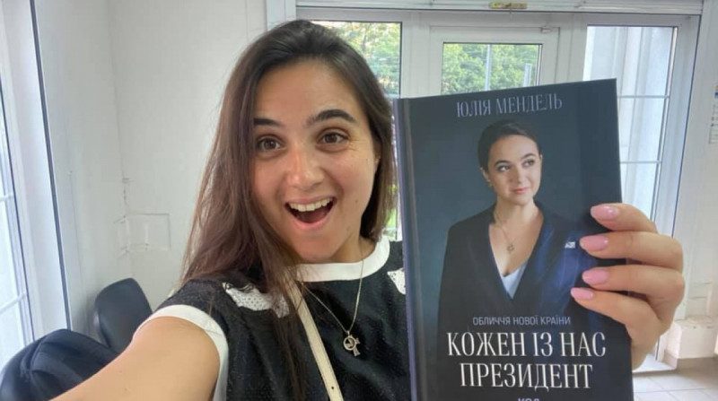 "Почему бы коллеге не почитать": Мендель отправила свою книгу пресс-секретарю Путина