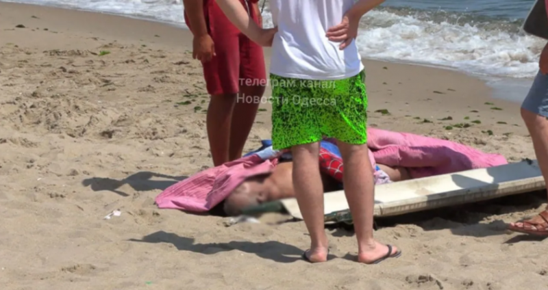 В Одеській області на пляжі посеред білого дня помер чоловік