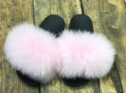 Шлепки и мюли с мехом – уже дурной тон Шлепки и мюли с мехом – уже дурной тон