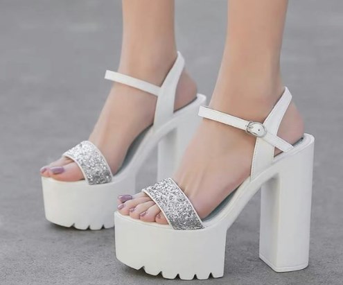 Босоножки на  Босоножки на