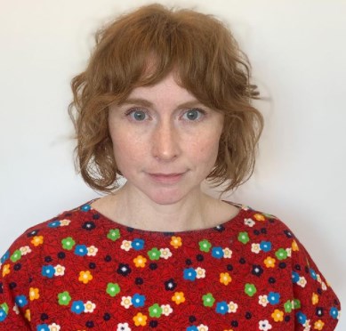 Модная женская стрижка боб с челкой 2021