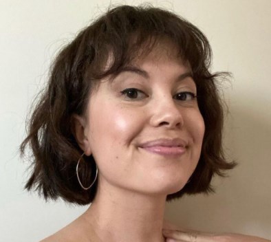 Модная женская стрижка боб с челкой 2021