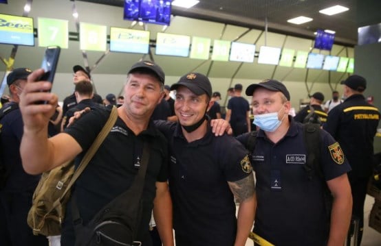 Украина при содействии Метинвеста менее чем за сутки отправила спасателей тушить пожары в Грецию