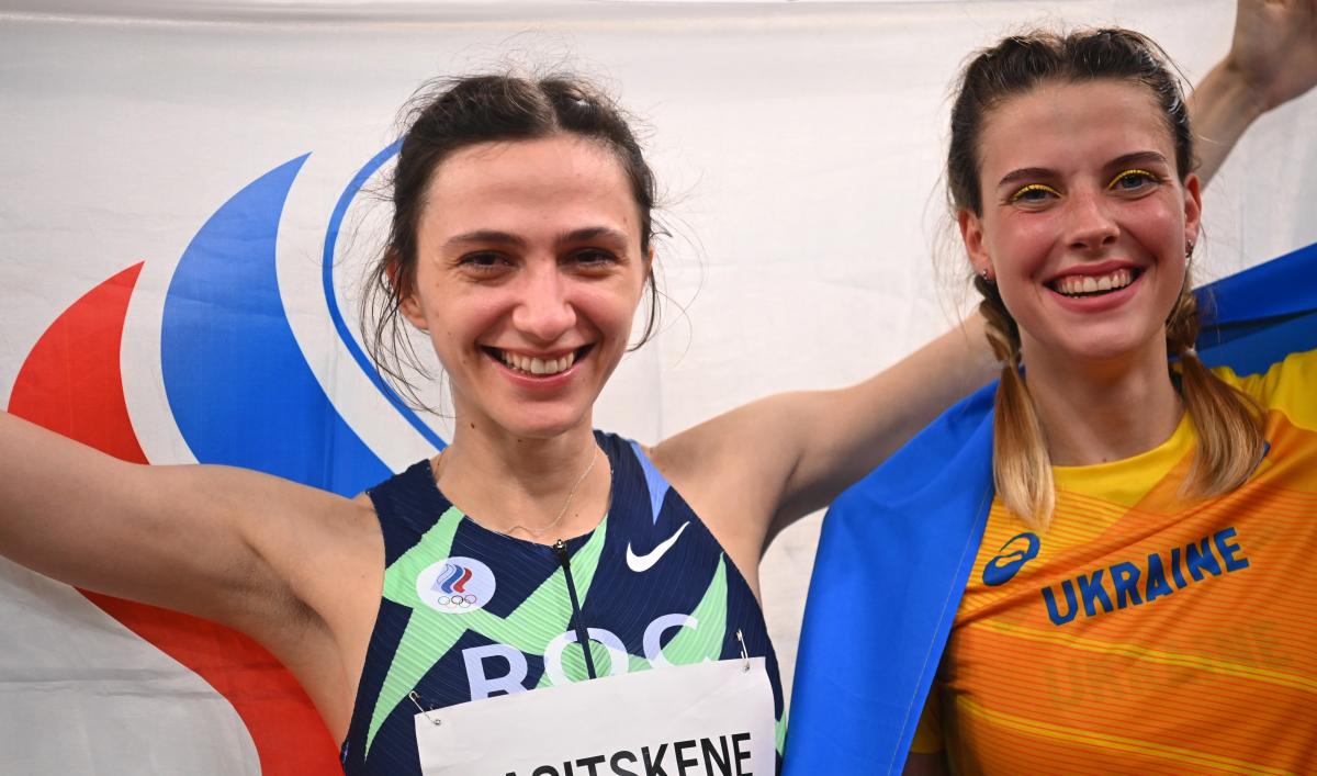 Украинская легкоатлетка Магучих нежно обнялась с чемпионкой Олимпиады из РФ