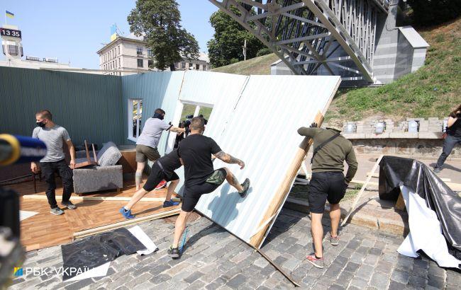 Перед Днем Независимости разгорелся скандал: на Аллее Героев Небесной Сотни установили антураж СССР