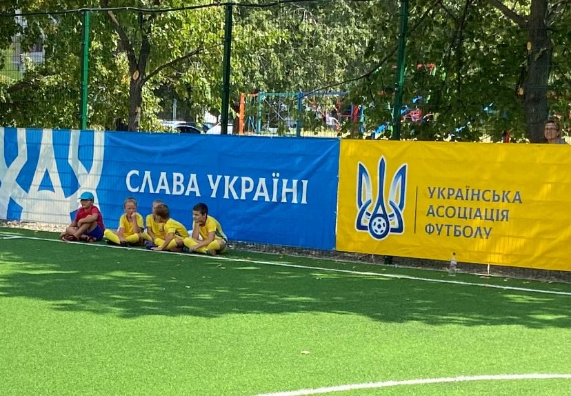 Футбольне поле на Троєщині в Києві Футбольне поле на Троєщині в Києві