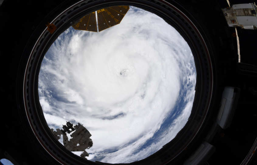 По США пронісся найстрашніший ураган в історії: моторошні кадри показали з космосу