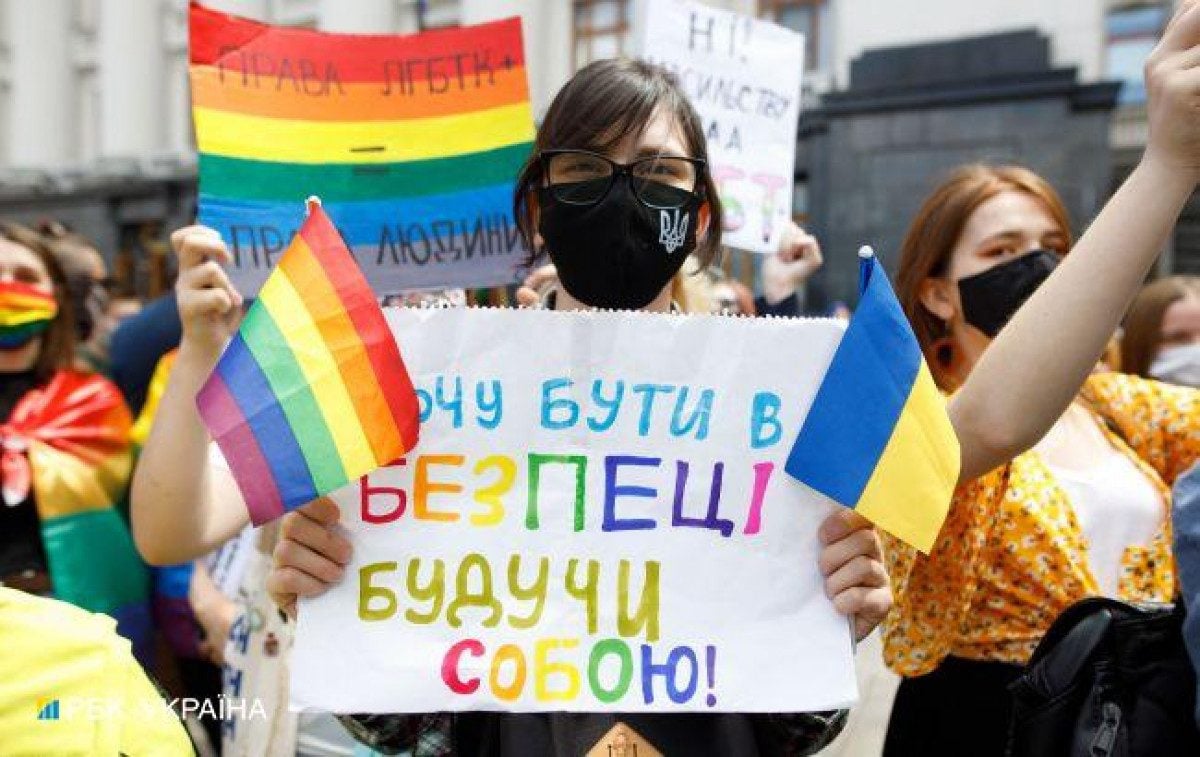 Бросали дымовые шашки: в Одессе на ЛГБТ-акции задержали полсотни человек