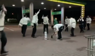 Просто посеред ночі: на українській заправці станцювали хасиди