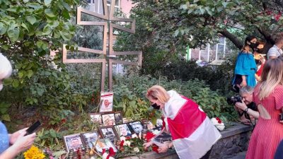 "Пора взяти в руки вила" : у Києві організували акцію в пам'ять про загиблого Шишова