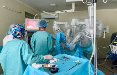 У Львові медики врятували дитині життя за допомогою робота-хірурга