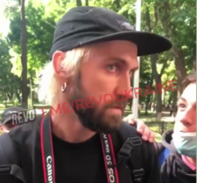 Поліція вручила підозри нападникам на журналіста на Банковій