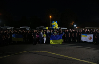 Український металургійний гігант оплатив рейс українським рятувальникам, які гасили пожежі в Греції