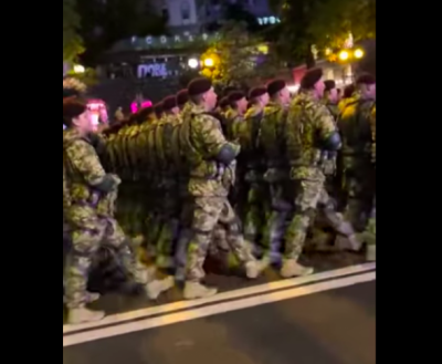 На репетиции парада ко Дню Независимости военные спели матерный хит про Путина