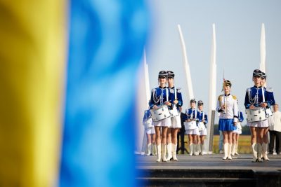 Українці відзначають День прапора: як синьо-жовтий стяг піднімали в Україні та в різних куточках світу