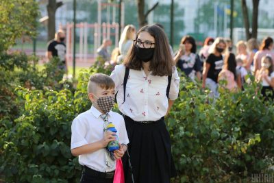 У Запоріжжі металурги зробили подарунки школярам до Дня знань У Запоріжжі металурги зробили подарунки школярам до Дня знань