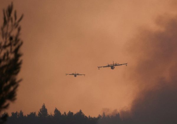 Рятувальники терміново евакуюють населення і туристів: Європу охопили масштабні пожежі