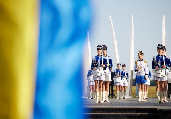 Українці відзначають День прапора: як синьо-жовтий стяг піднімали в Україні та в різних куточках світу