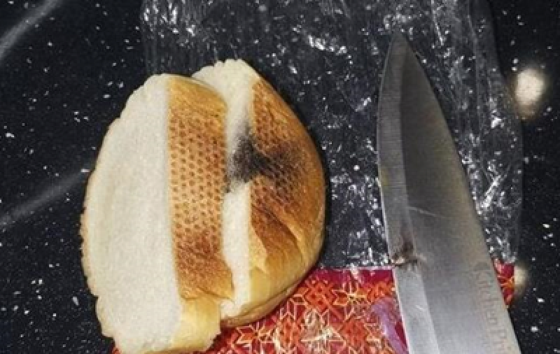 У росіянки в руках вибухнув батон