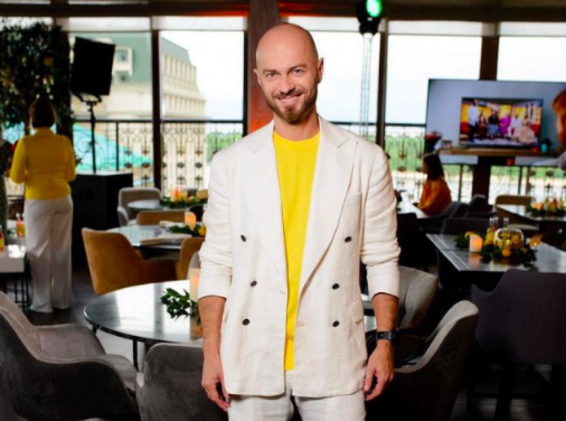 Миттєво опухло обличчя і стало важко дихати: Влад Яма після вечері в ресторані потрапив до лікарні