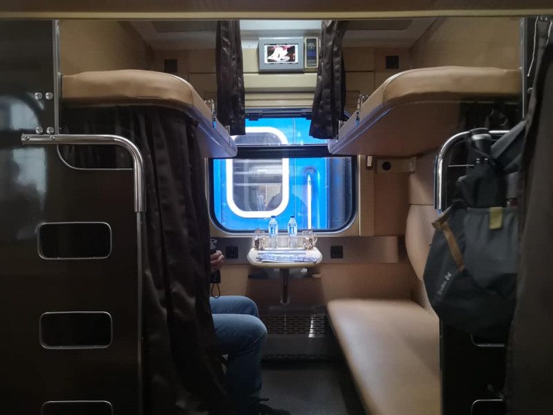 Новые туалеты и кнопка вызова проводника: "Укрзализныця" показала новые вагоны