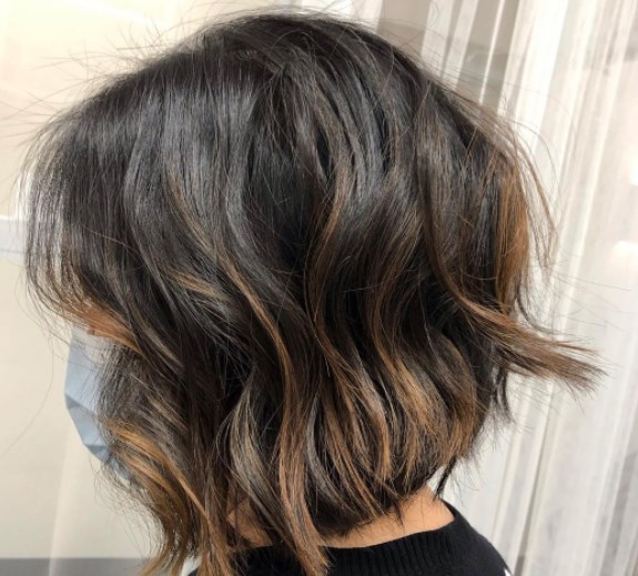 Модна жіноча стрижка повітряний боб 2021 2022 Модна жіноча стрижка повітряний боб 2021 2022