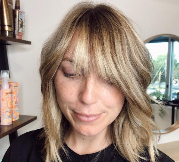 Модна жіноча стрижка повітряний боб 2021 2022 Модна жіноча стрижка повітряний боб 2021 2022