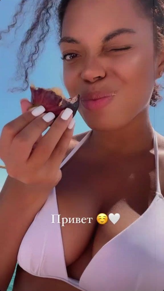 Аделіна Делі підкорила фантазію пружними формами і показала соковиту ягідку Аделіна Делі підкорила фантазію пружними формами і показала соковиту ягідку