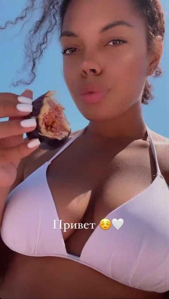 Аделіна Делі підкорила фантазію пружними формами і показала соковиту ягідку Аделіна Делі підкорила фантазію пружними формами і показала соковиту ягідку