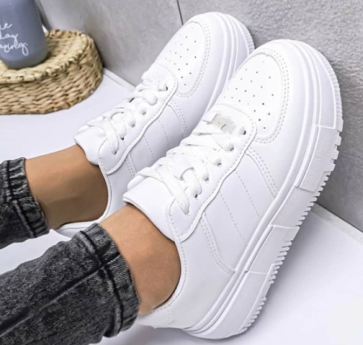 Модні кросівки 2021 жіночі Модні кросівки 2021 жіночі