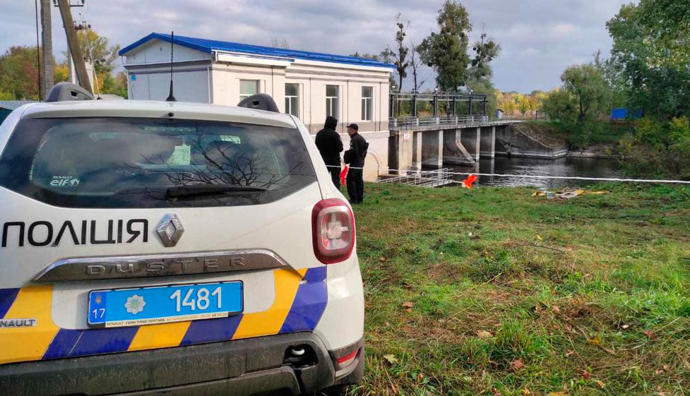 Авто утонуло в реке