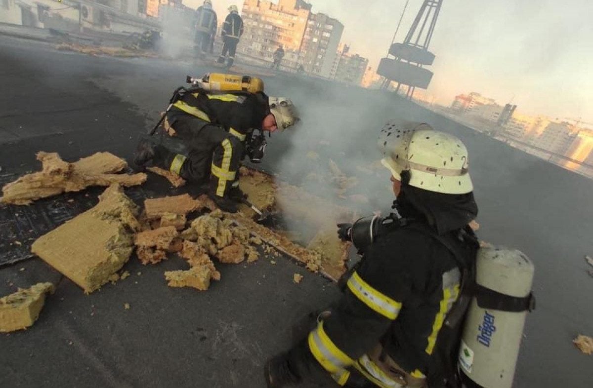 Людей спасали из лифта: в Киеве вспыхнул мощный пожар в бизнес-центре
