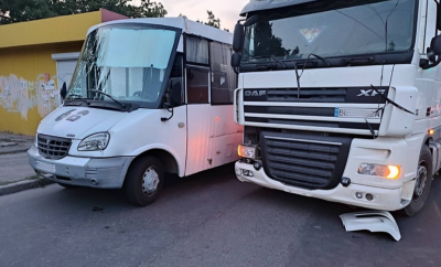 Травми, опіки та струс мозку: у Миколаєві побилися пасажири маршрутки і водій фури Травми, опіки та струс мозку: у Миколаєві побилися пасажири маршрутки і водій фури