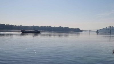 Річкова маршрутка: з Києва до Канева курсує швидкісний теплохід 'Ракета' (фото)