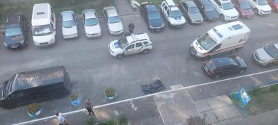 'Неможливо дивитися без сліз': у Києві мати побачила сина-підлітка, який стрибнув з даху багатоповерхівки 'Неможливо дивитися без сліз': у Києві мати побачила сина-підлітка, який стрибнув з даху багатоповерхівки