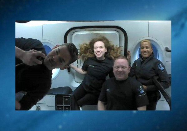 Історичні кадри: SpaceX Маска опублікувала перші фото цивільного екіпажу в космосі