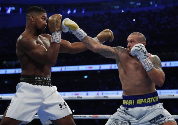 Усик створив сенсацію і відібрав чемпіонські пояси у Джошуа